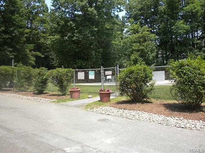 1st image of 11 Linden Dr