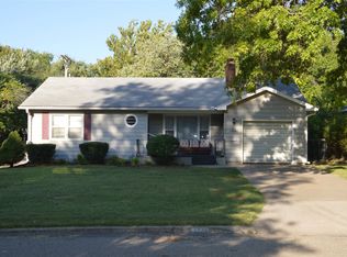 1041 SW Parkview St, Topeka, KS 66604