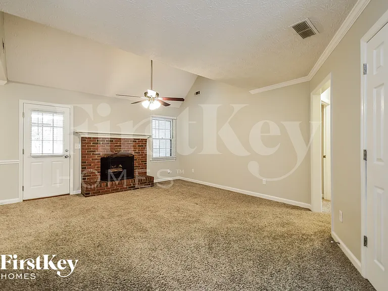 2403 Windridge Dr NE — Photo 3