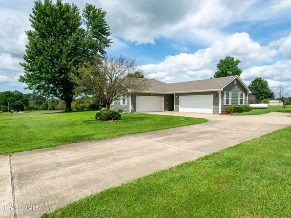 5111 E Flamingo Dr, Hallsville, MO 65255