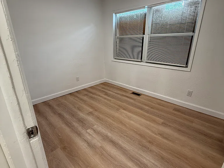 1420 E Arnold St — Photo 11