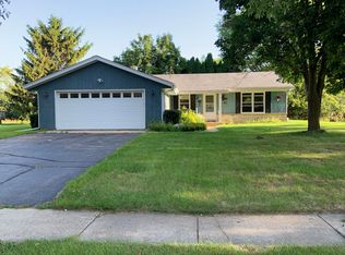 280 Glenwood Rd, Oconomowoc, WI 53066