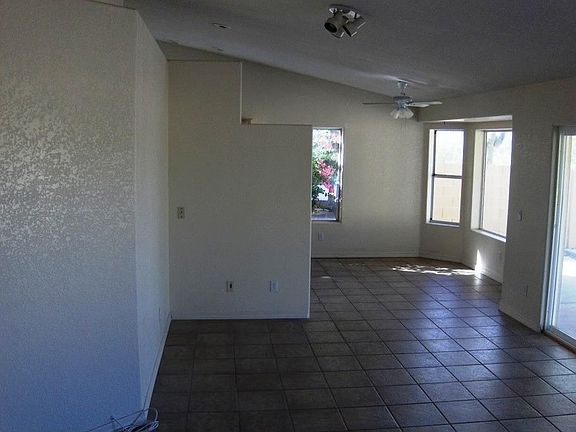 Great room with eating nook in kitchen