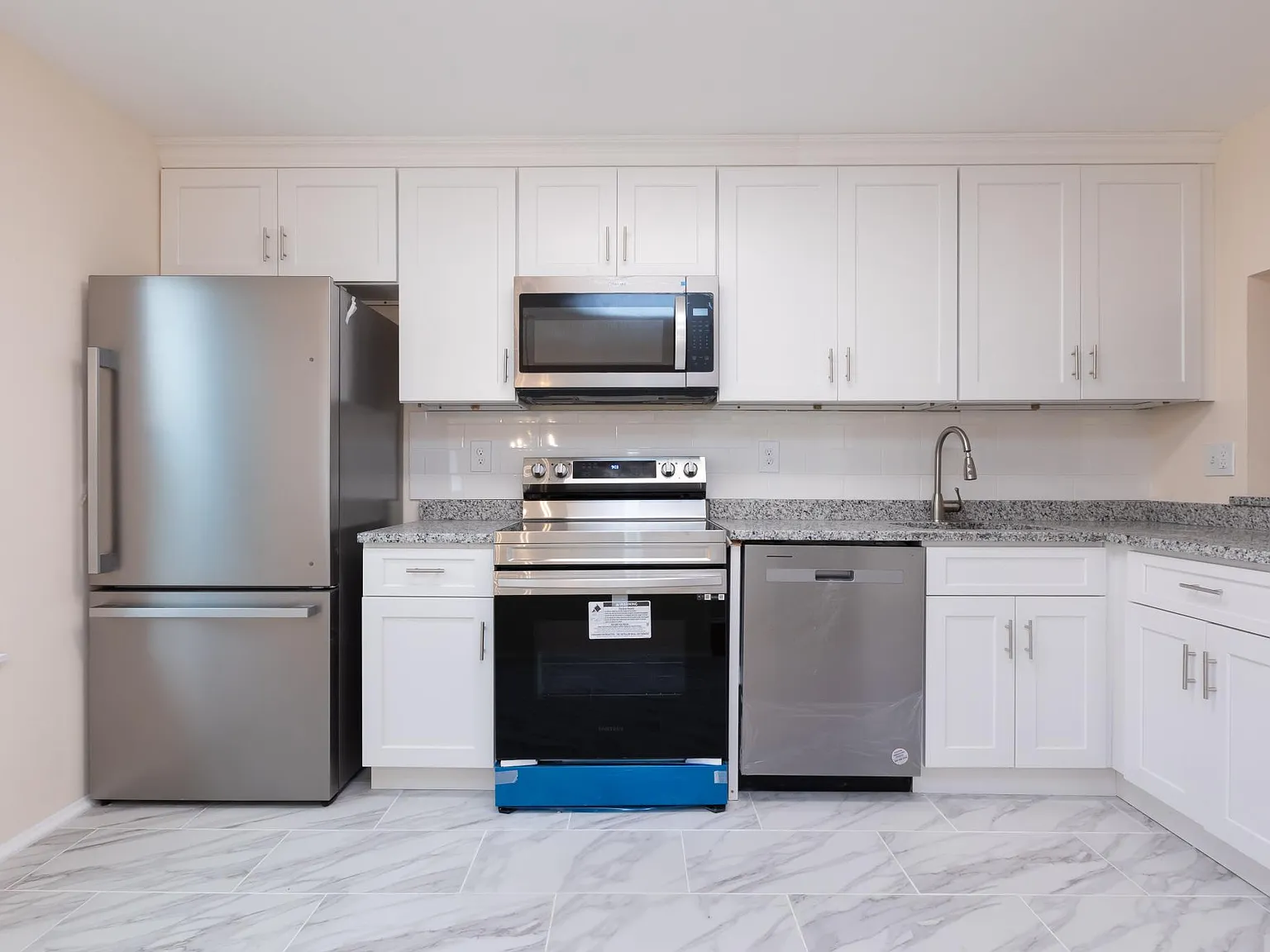 3 bed, 3.5 bath, 1728 sqft, $3,100 — Photo 2