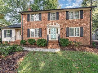 911 Fairgreen Rd, Greensboro, NC 27410