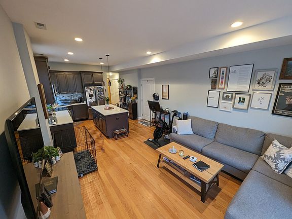 2nd image of 2056 N Damen Ave #2