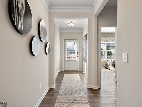 3rd image of 730 Sinclair Ln