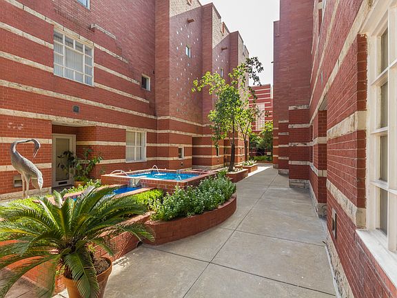 4th image of 4004 Montrose Blvd APT 44D