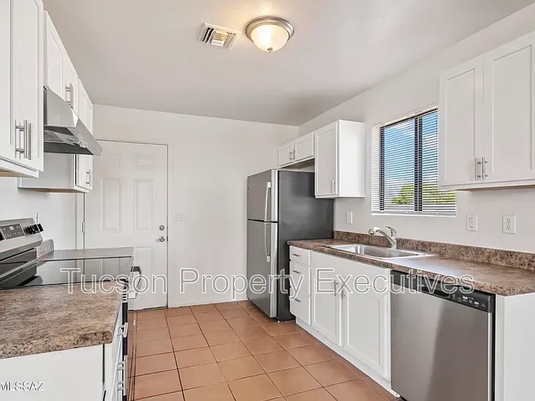 1107 W Sonora St #1 — Photo 28