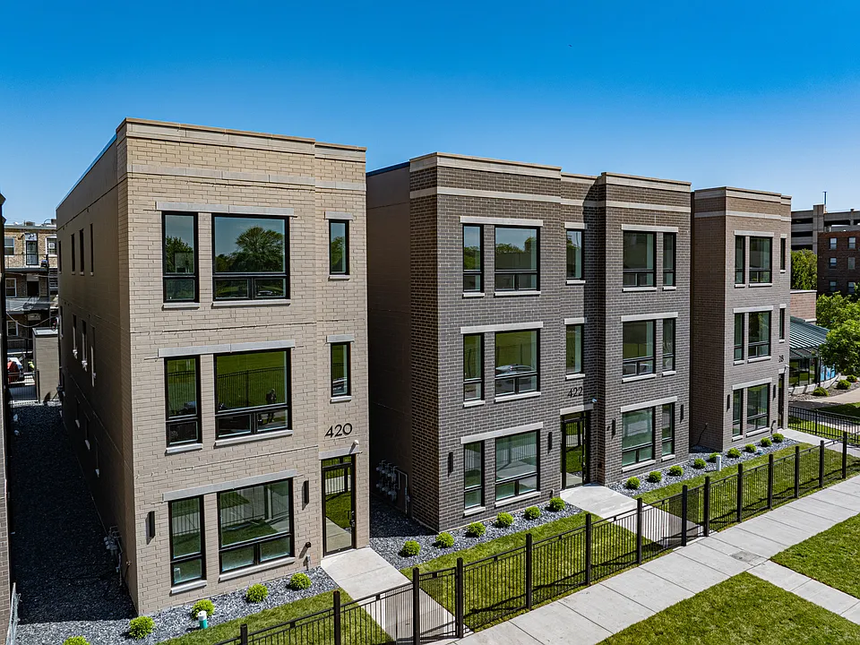 408 E 50th Pl #1E