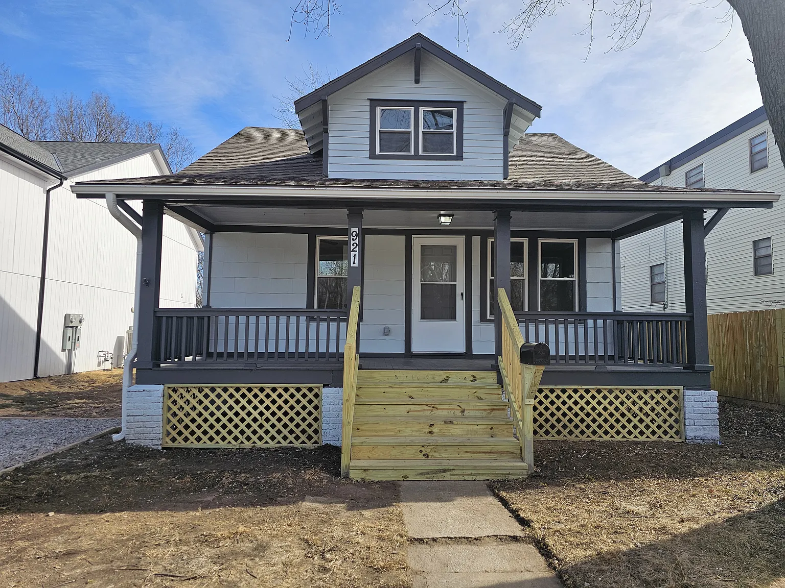 4 bed, 1376 sqft, $2,000 — Photo 2