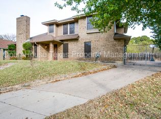 2802 Creekwood Dr N, Grapevine, TX 76051