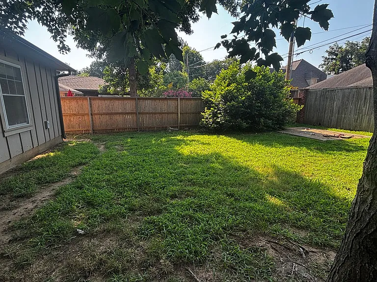 1326 E 32nd Pl — Photo 37