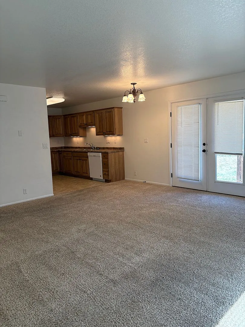 1 Bedroom/1 Bathroom Off Barnes and Oro Blanco $1300 — Photo 3