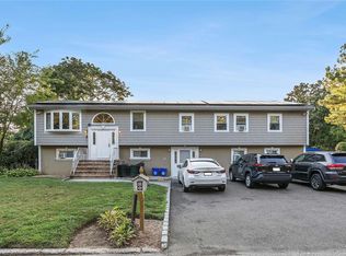 30 Garden St, Farmingdale, NY 11735