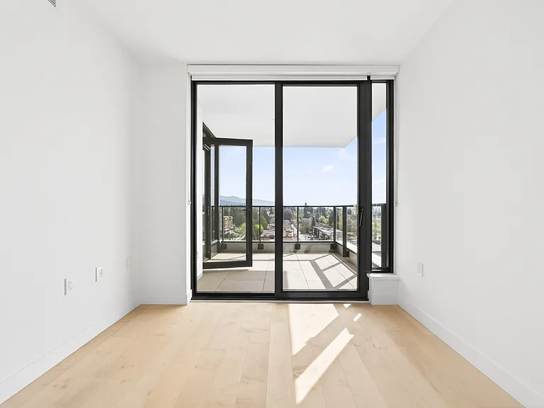 135 E 13th St #1301 — Photo 7
