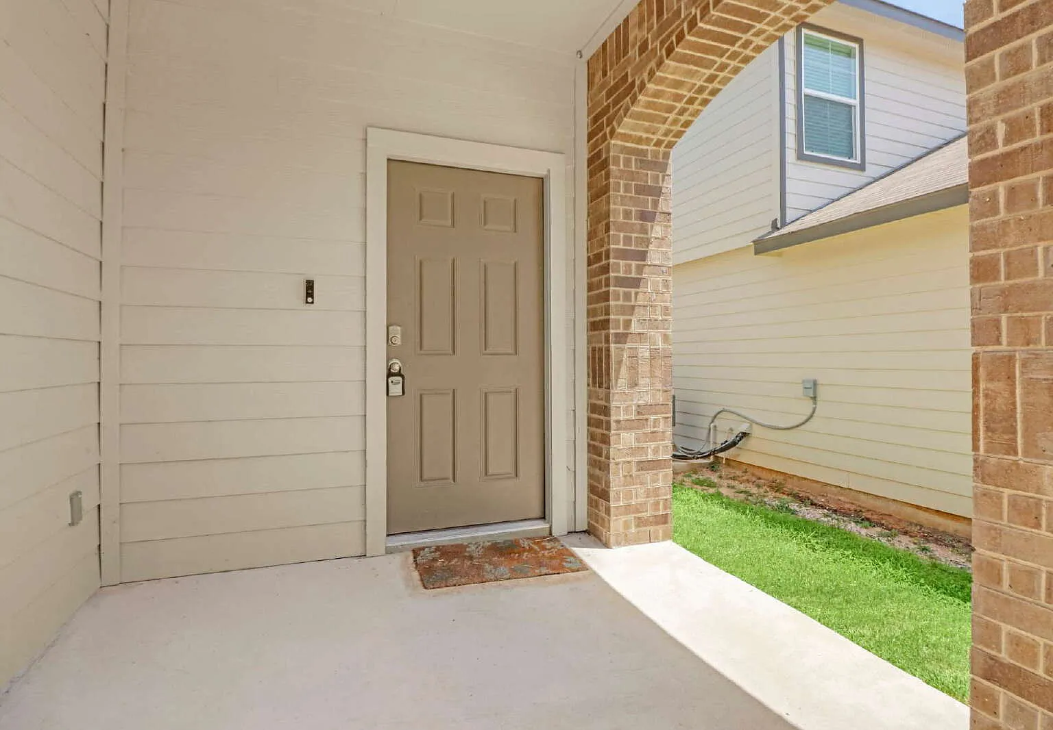 4 bed, 2.5 bath, 1968 sqft, $2,200 — Photo 3