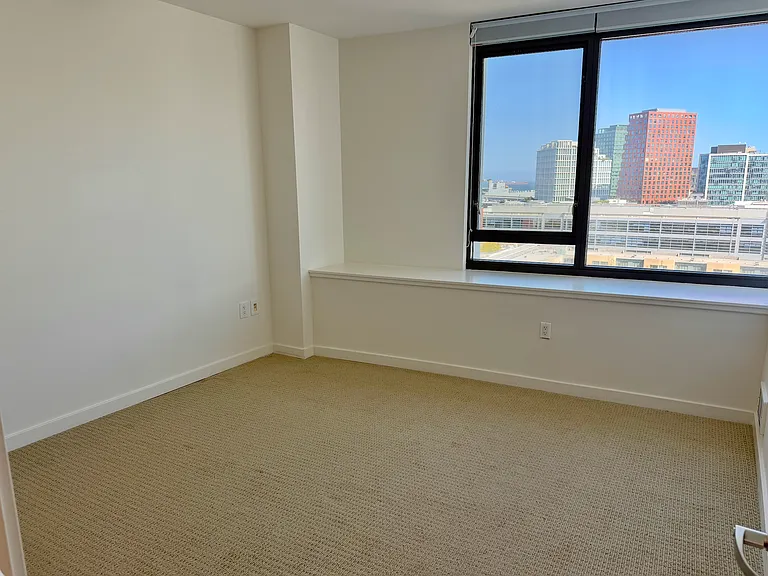 250 King St #1206 — Photo 6