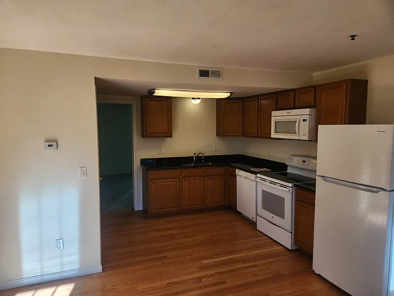 1221 N Main St #G — Photo 6