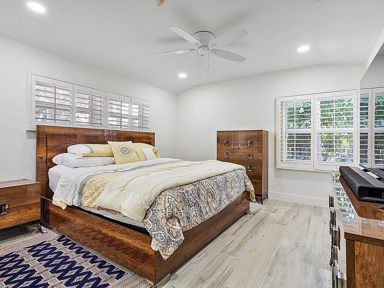 411 Poinciana Dr — Photo 32