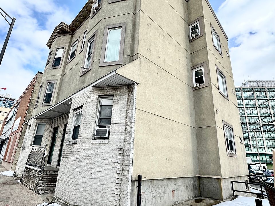 1st image of 544 Summit Ave Floor 2