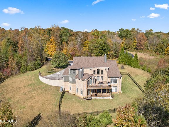 4th image of 4520 Highland Woods Way