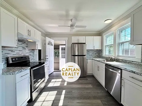 4 bed, 1.5 bath, 2618 sqft, $2,975 — Photo 3