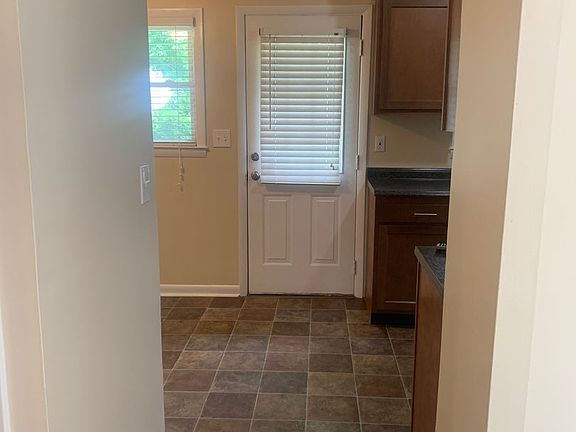 4th image of 2611 Gardiner Ln