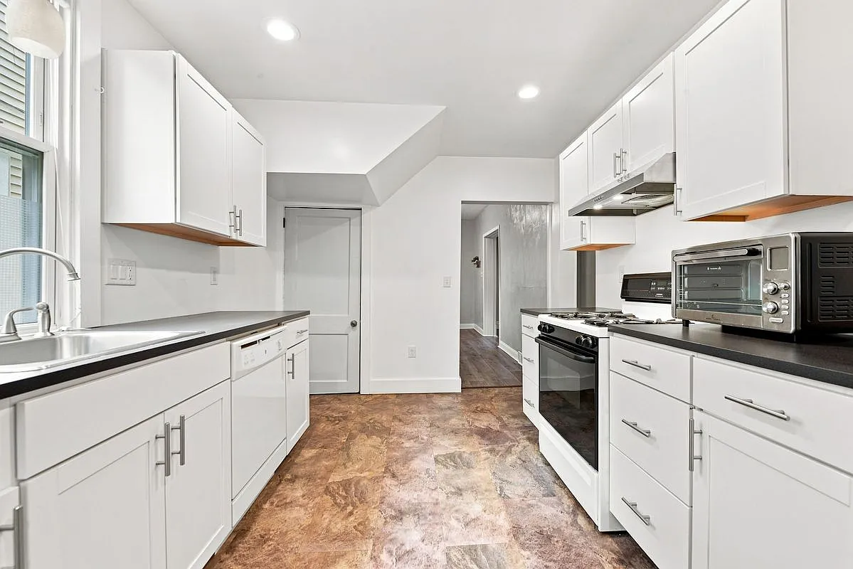 4 bed, 1.0 bath, 1786 sqft, $1,600 — Photo 4
