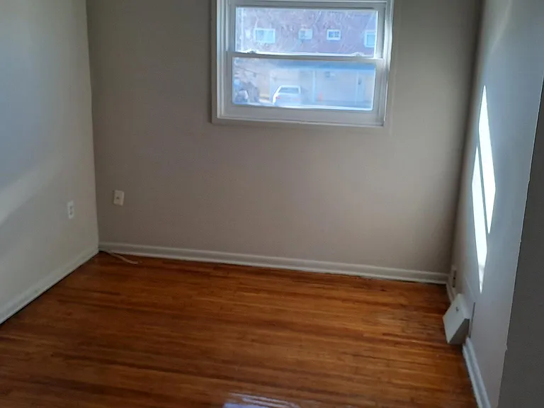 740 E Green St — Photo 7