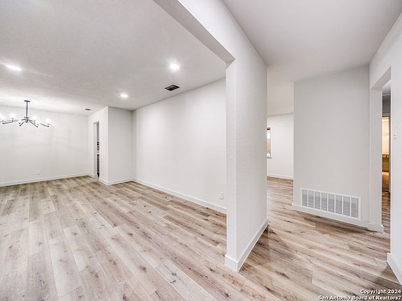 5th image of 110 QUAIL DR