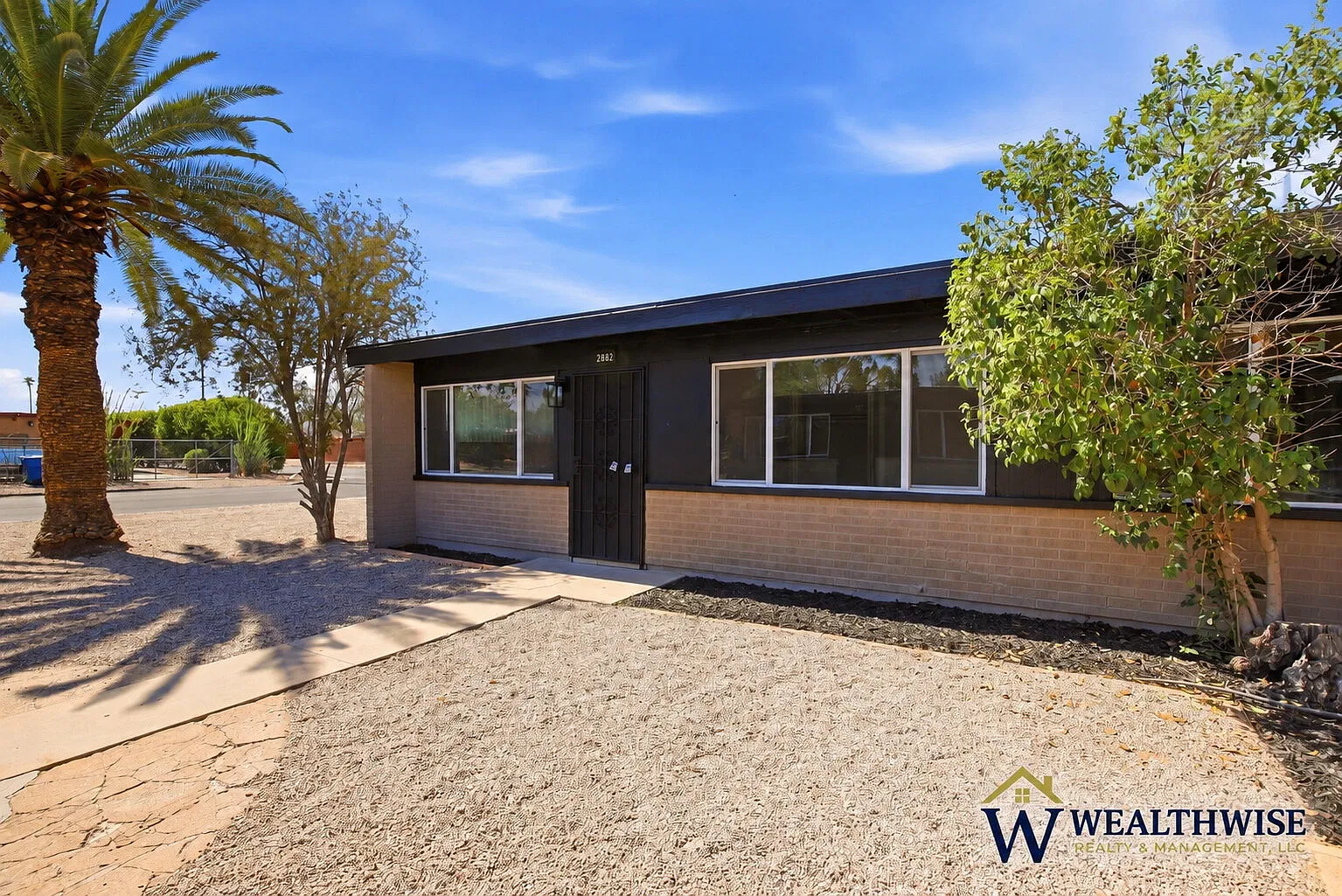 2 bed, 1.0 bath, 851 sqft, $1,195 — Photo 1