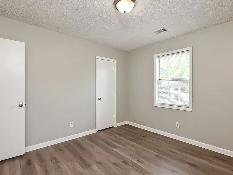 450 Pennybrook Dr — Photo 3