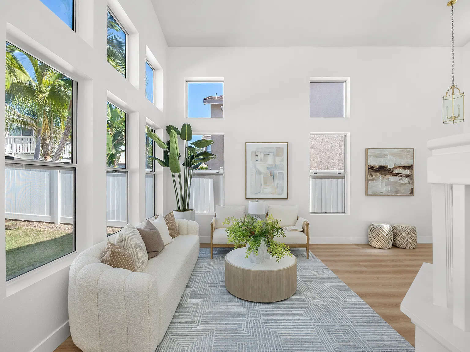 4 bed, 1976 sqft, $5,595 — Photo 3