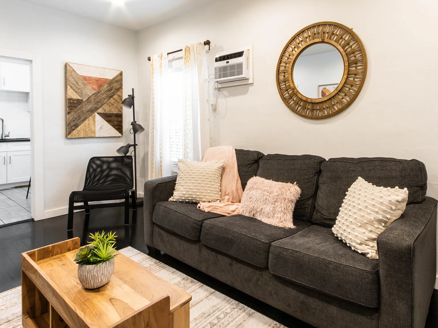 1 bed, 650 sqft, $3,300 — Photo 3