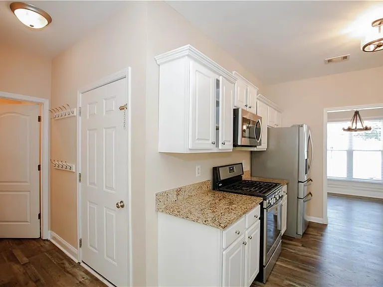 1005 Landover Xing — Photo 13