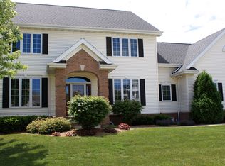 233 E Thornbrook Ln, Appleton, WI 54913