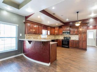 323 N 8th St, Clinton, OK 73601