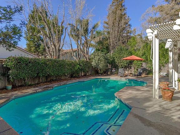 5th image of 1113 Salamanca Ct