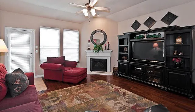 10137 Sanden Dr — Photo 5