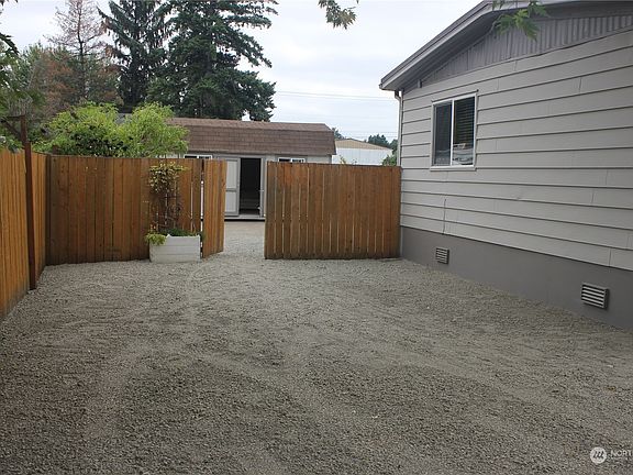 3rd image of 50 11th Avenue N
