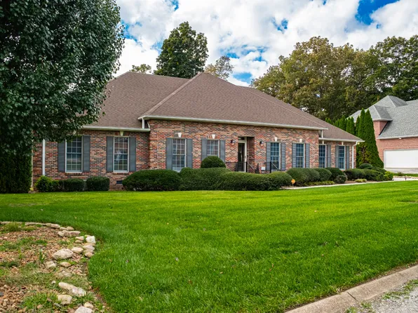 302 Albemarle Dr, Tullahoma, TN 37388