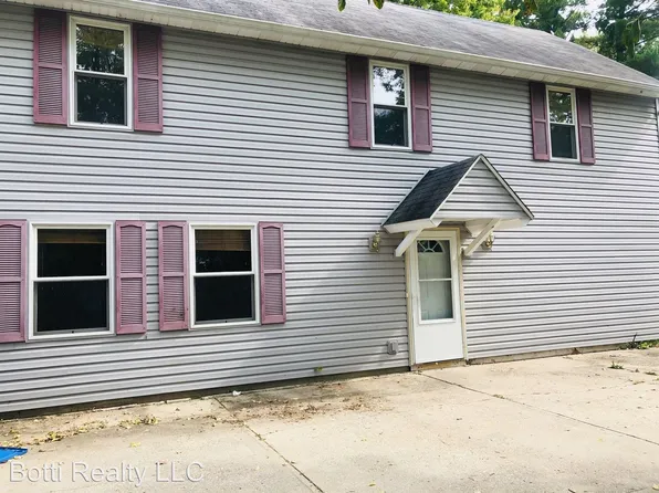 2303 New Milford School Rd, Rockford, IL 61109