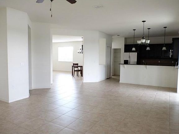 3rd image of 11824 Chateaubriand Ave