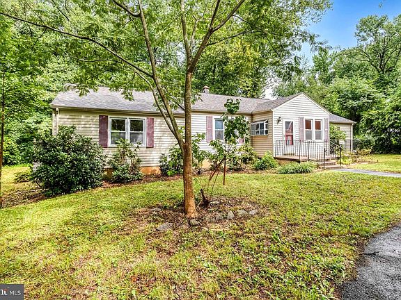 3rd image of 19267 Mockingbird Heights Rd