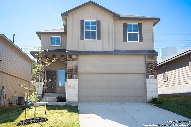 4 bed, 2.5 bath, 2223 sqft, $2,350 — Photo 2