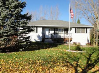 611 Williamsburg Dr, Caro, MI 48723