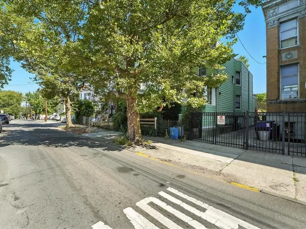 140 Clinton Avenue image 21 of 22