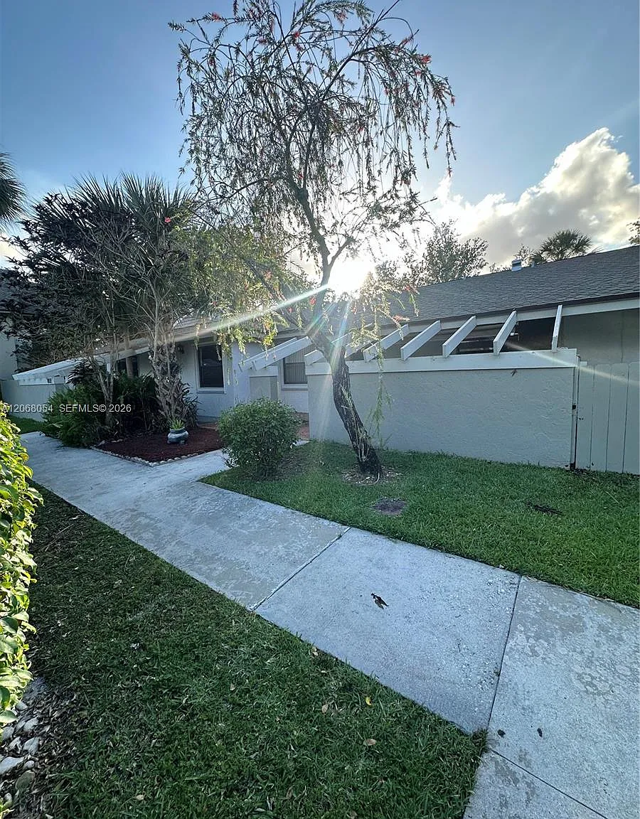 Delray Oaks Condo — Photo 3