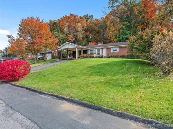 151 Auburn Park Dr, Waynesville, NC 28786